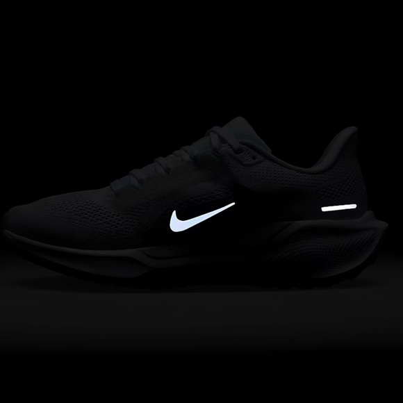 NIB Women’s Nike Air Zoom Pegasus 41 Size 9 White/Silver - Picture 9 of 10